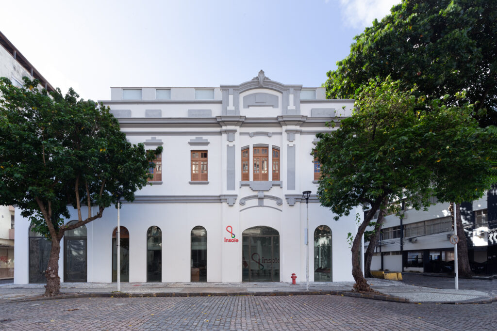 Fachada da nova sede da Insole Energia Solar